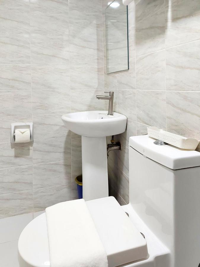 Airobedz Bgc - Near Uptown Hotell Manila Exteriör bild