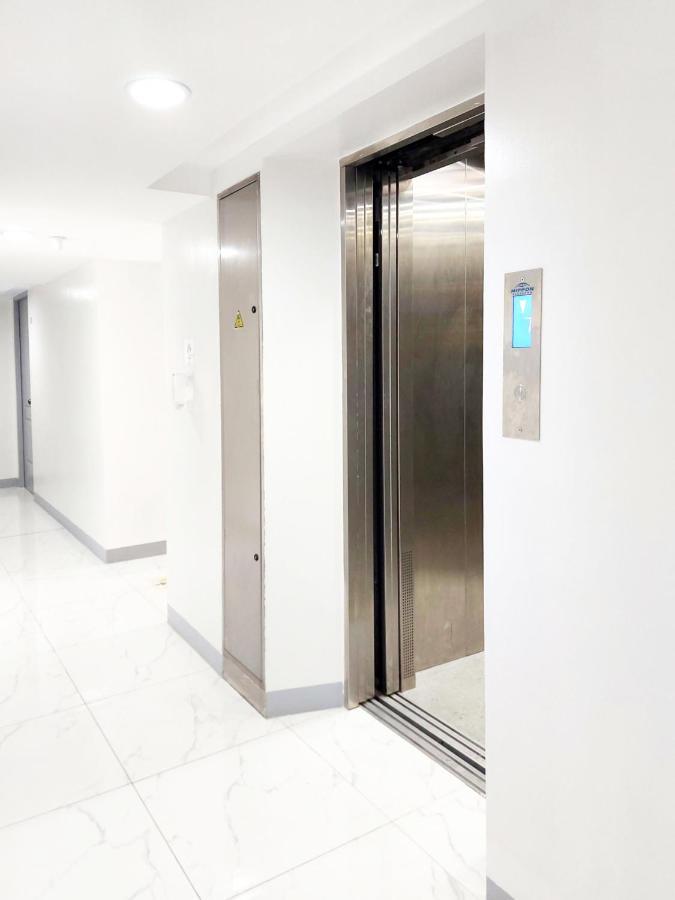 Airobedz Bgc - Near Uptown Hotell Manila Exteriör bild